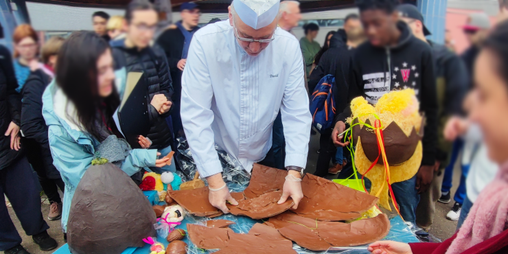 Pâques au DAME La Horgne avec l'Ordre International des Anysetiers... Un généreux et gourmand cadeau !